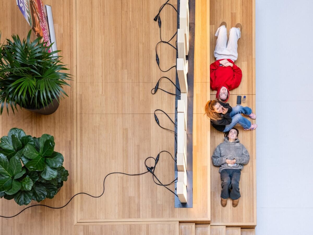 Cross-border hybrid learning environments