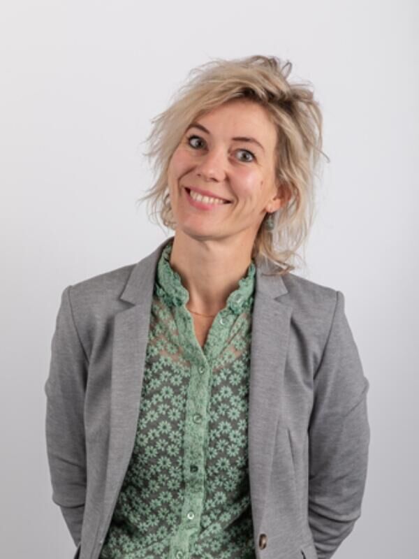 dr. M.J.A.P. (Anne-Marieke) van  Loon