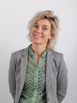 dr. M.J.A.P. (Anne-Marieke) van  Loon