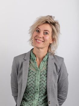 dr. M.J.A.P. (Anne-Marieke) van  Loon