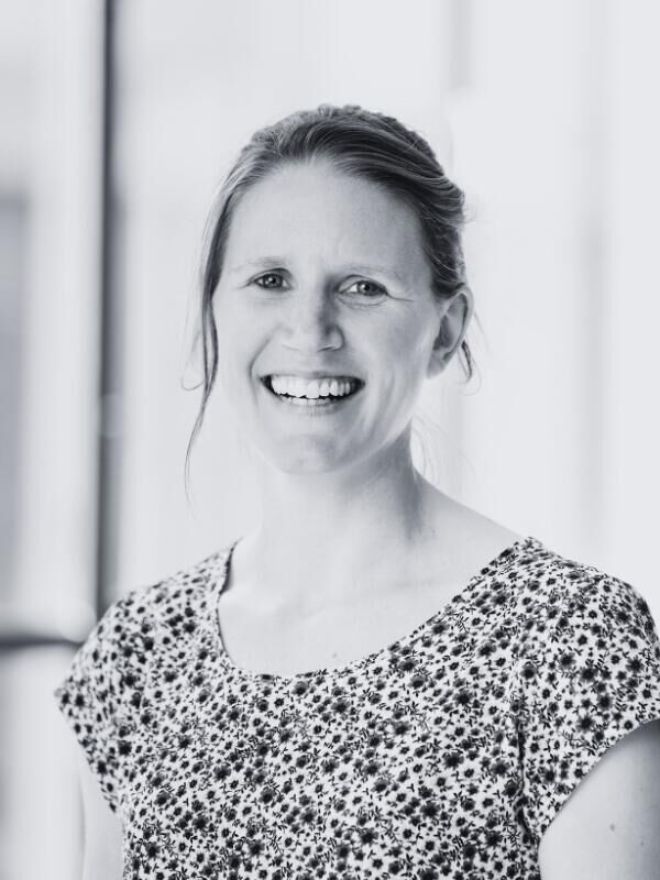dr. N.H.M. (Nina) Bartelink