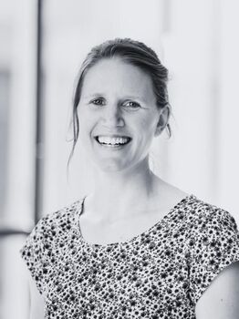 dr. N.H.M. (Nina) Bartelink
